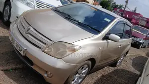 Toyota IST 2008 Gold