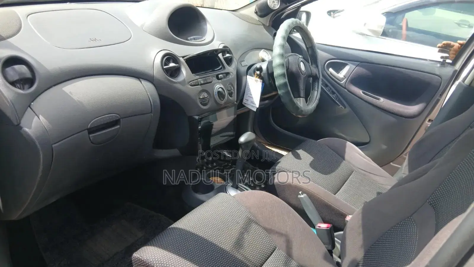Toyota Vitz 2005 Silver