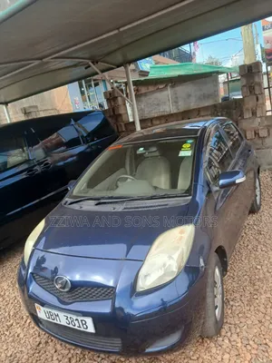 Toyota Vitz 1.3 AWD 5dr 2011 Blue