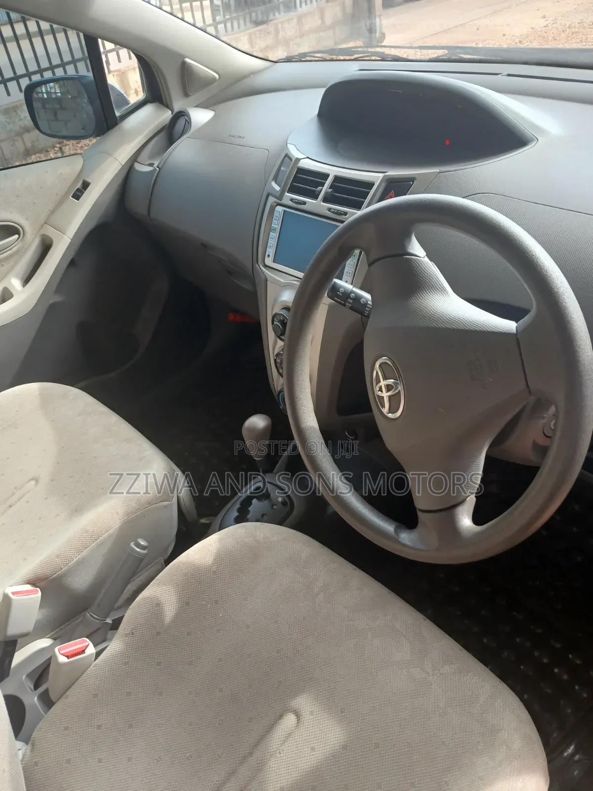 Toyota Vitz 1.3 AWD 5dr 2011 Blue