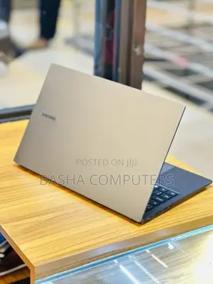 New Laptop Samsung Galaxy Book 2 8GB Intel Core i7 SSD 256GB