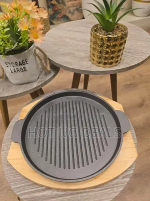 Cast Iron Round Grill Pans, Sizzling Plate With a Wooden Base