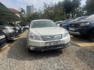 Subaru Outback 2.5i 4dr Wagon AWD (2.5L 4cyl CVT) 2015 White