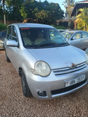 Toyota Sienta 1.5 AWD 2012 Silver