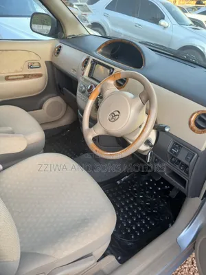 Toyota Sienta 1.5 AWD 2012 Silver