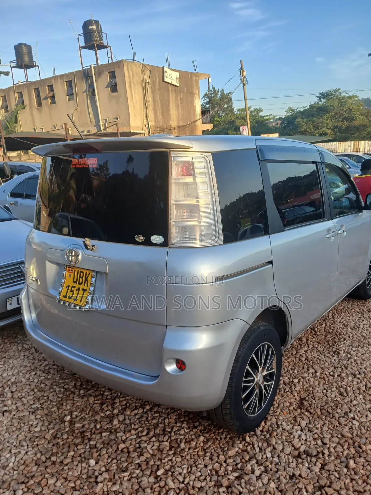 Toyota Sienta 1.5 AWD 2012 Silver