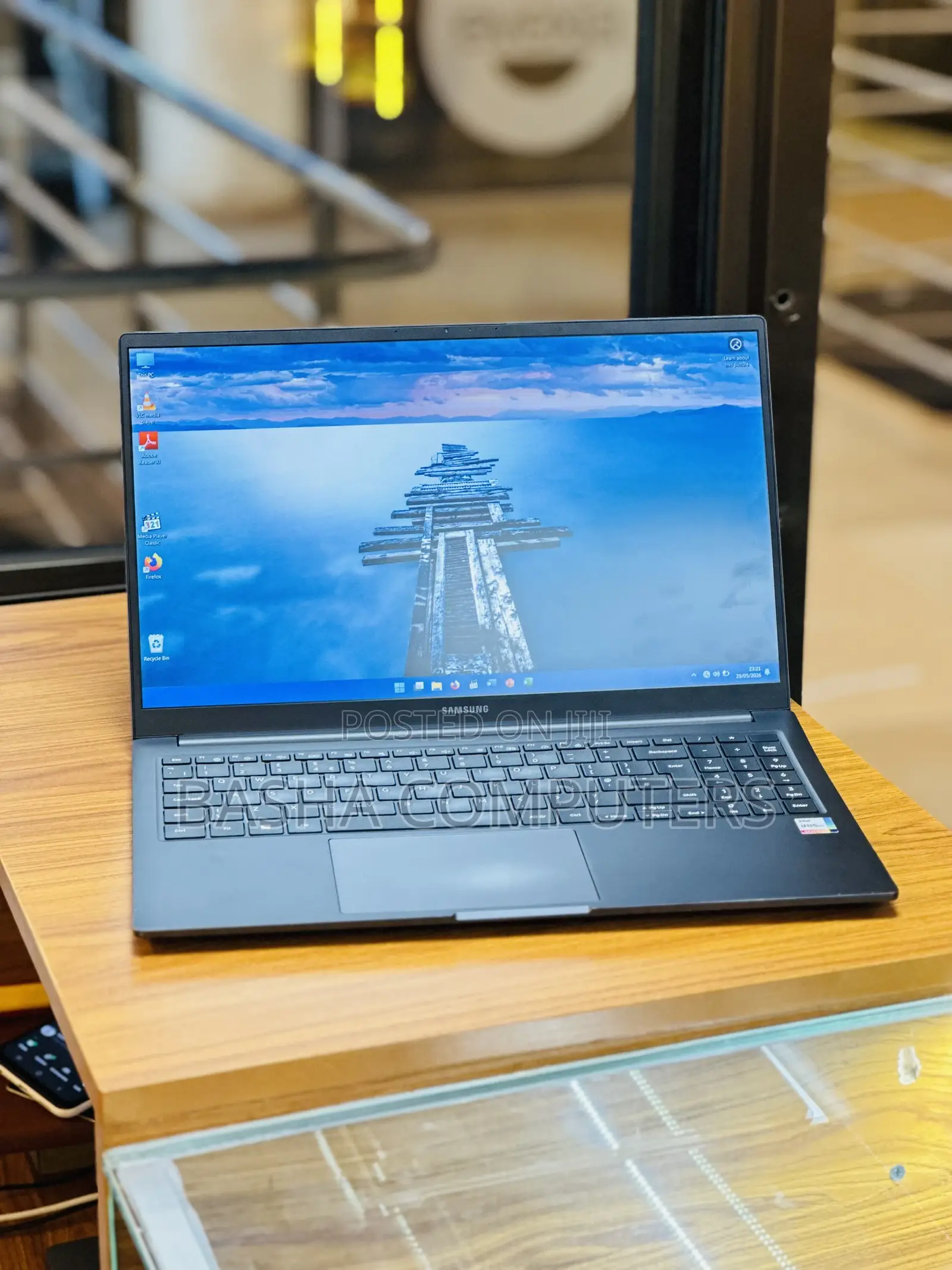 New Laptop Samsung Galaxy Book4 16GB Intel Core i7 SSD 256GB