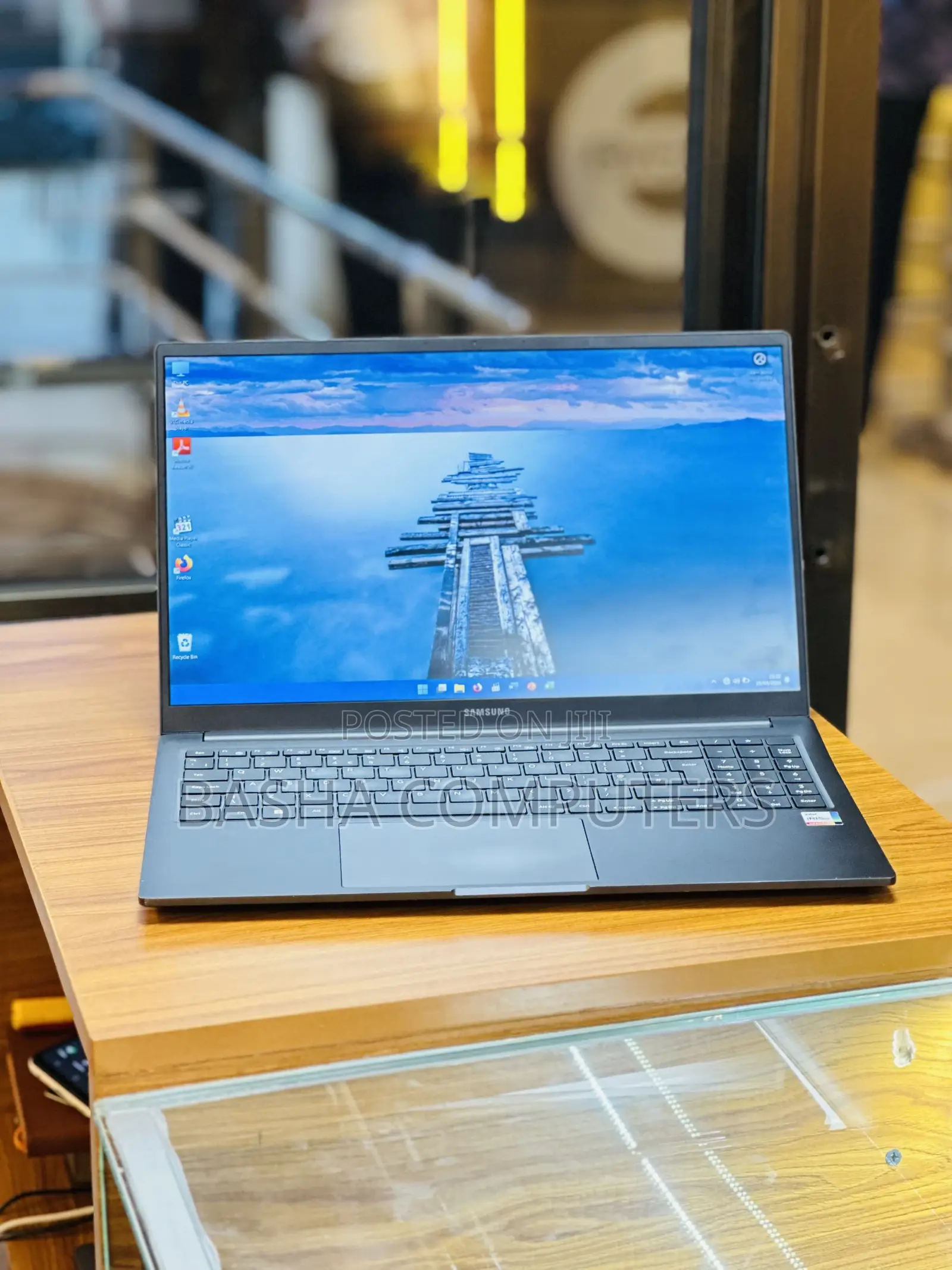New Laptop Samsung Galaxy Book4 16GB Intel Core i7 SSD 256GB