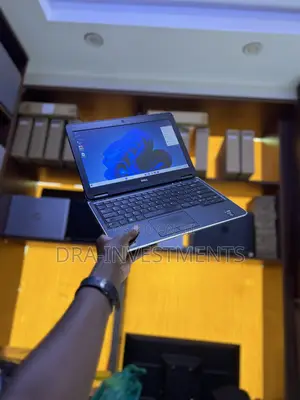 Laptop Dell Latitude E7240 4GB Intel Core i5 HDD+SSD 500GB