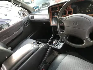 Toyota HiAce 2000 Grey