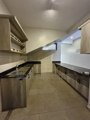 4bdrm Duplex in Kira Mamerito Road., Central Division for rent