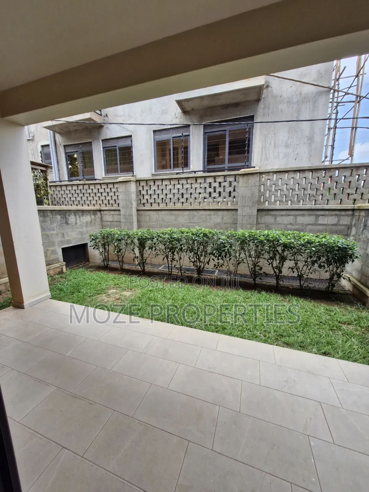 4bdrm Duplex in Kira Mamerito Road., Central Division for rent