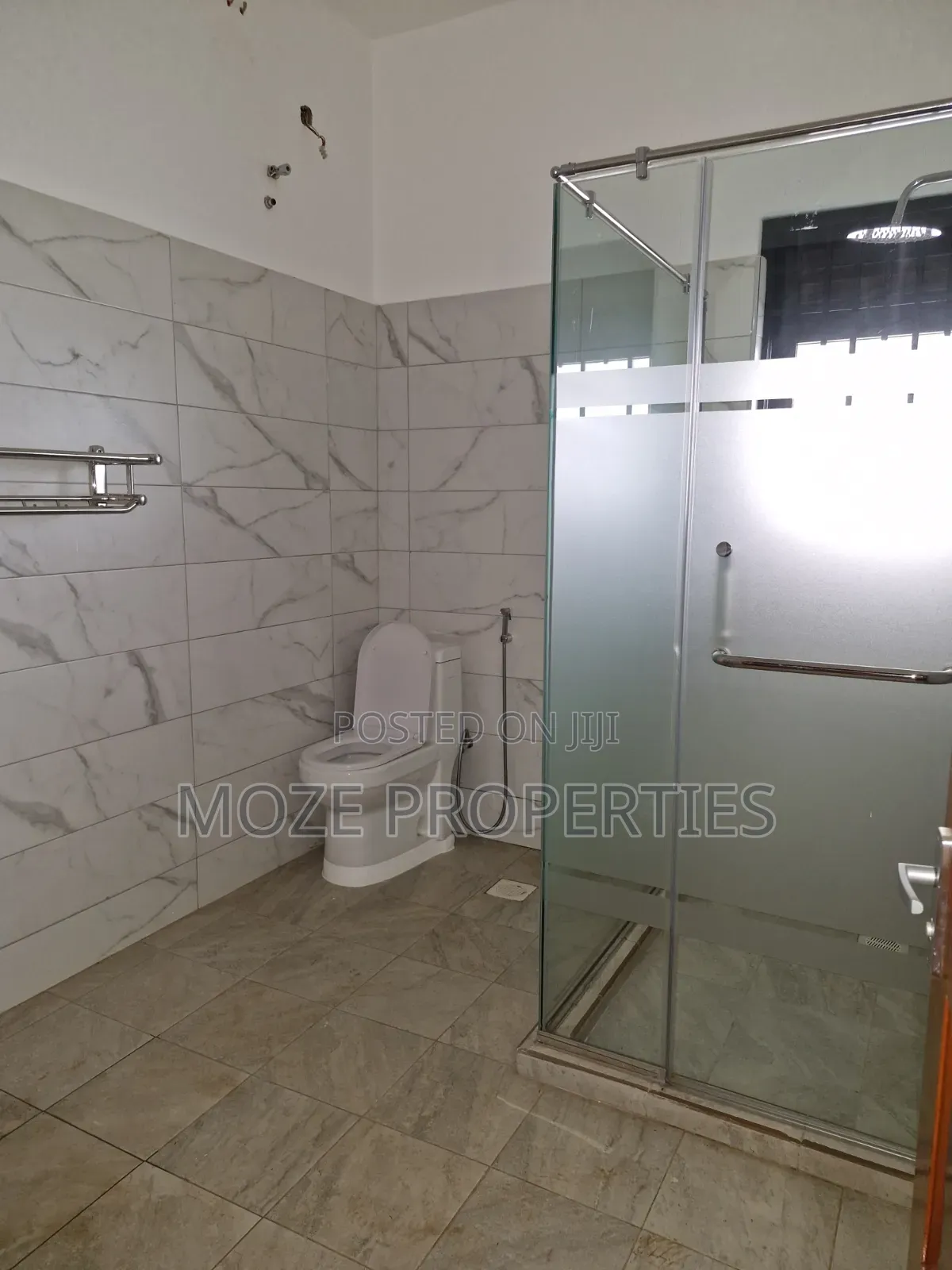 4bdrm Duplex in Kira Mamerito Road., Central Division for rent