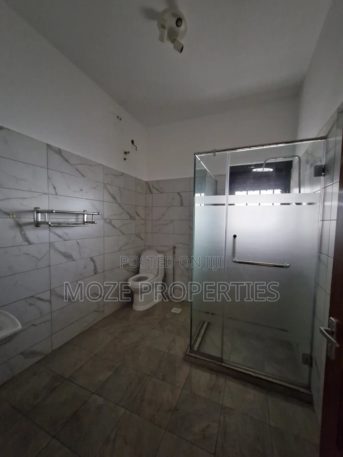 4bdrm Duplex in Kira Mamerito Road., Central Division for rent