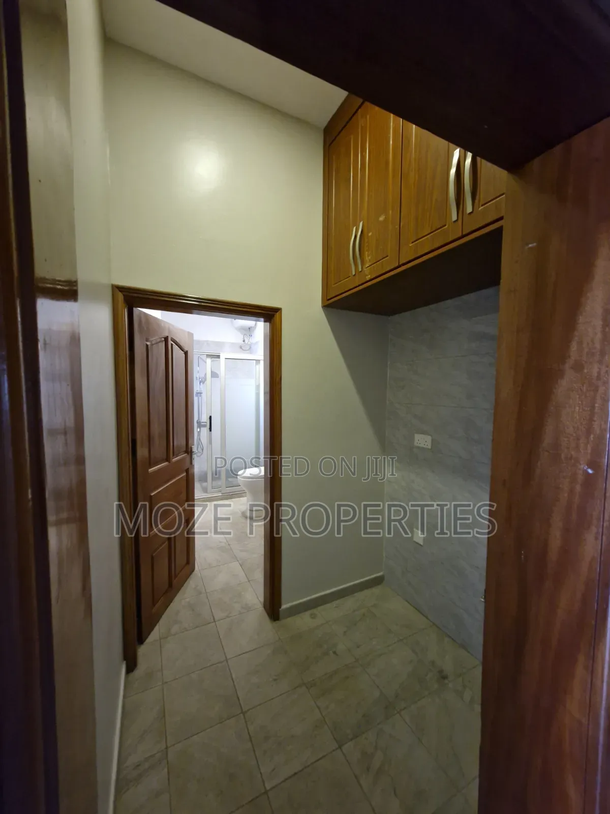 4bdrm Duplex in Kira Mamerito Road., Central Division for rent