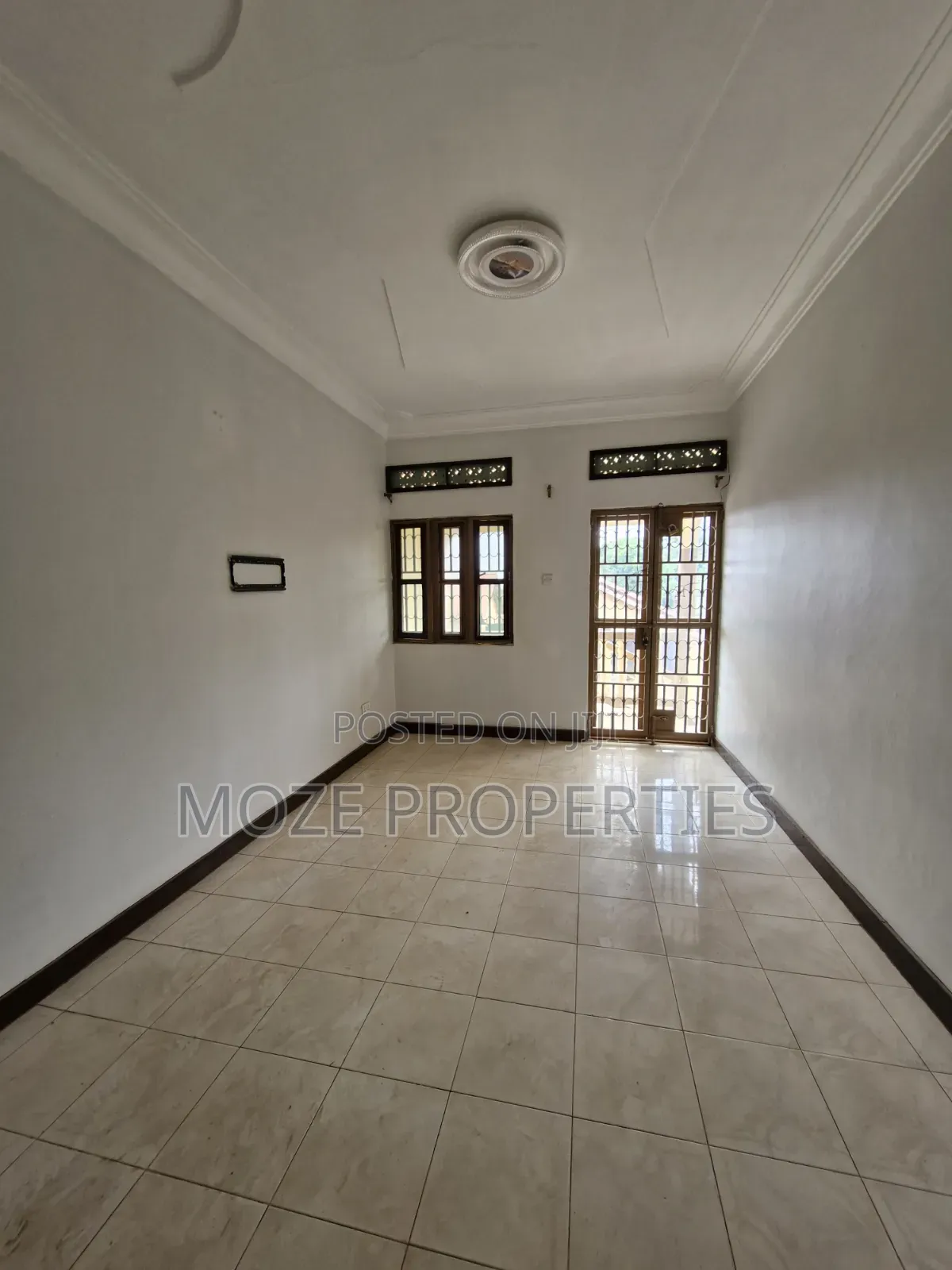 3bdrm Bungalow in Kyaliwajala Center., Central Division for rent