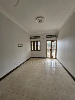 3bdrm Bungalow in Kyaliwajala Center., Central Division for rent