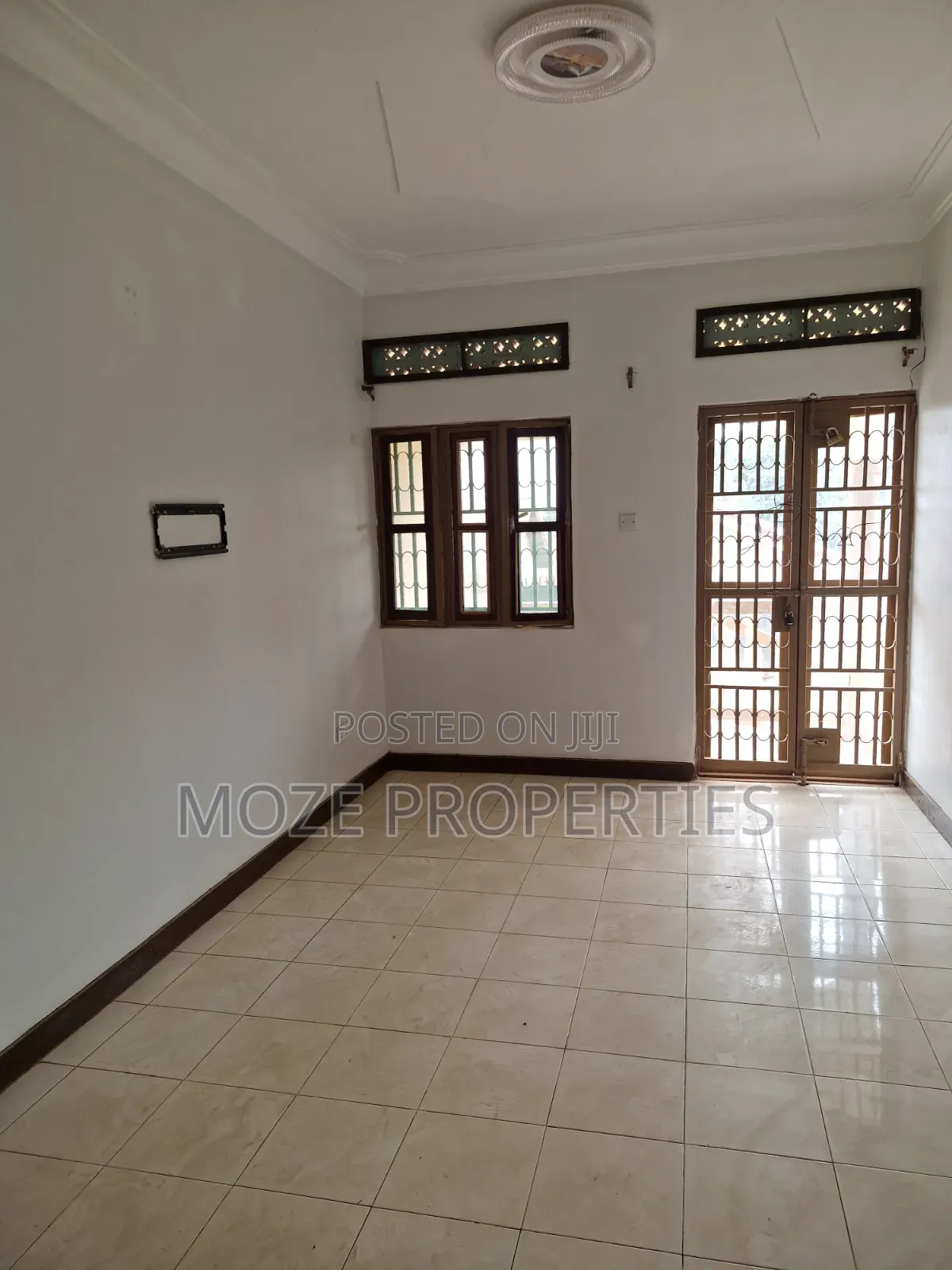 3bdrm Bungalow in Kyaliwajala Center., Central Division for rent