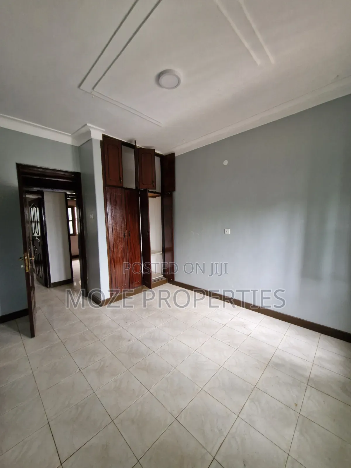 3bdrm Bungalow in Kyaliwajala Center., Central Division for rent