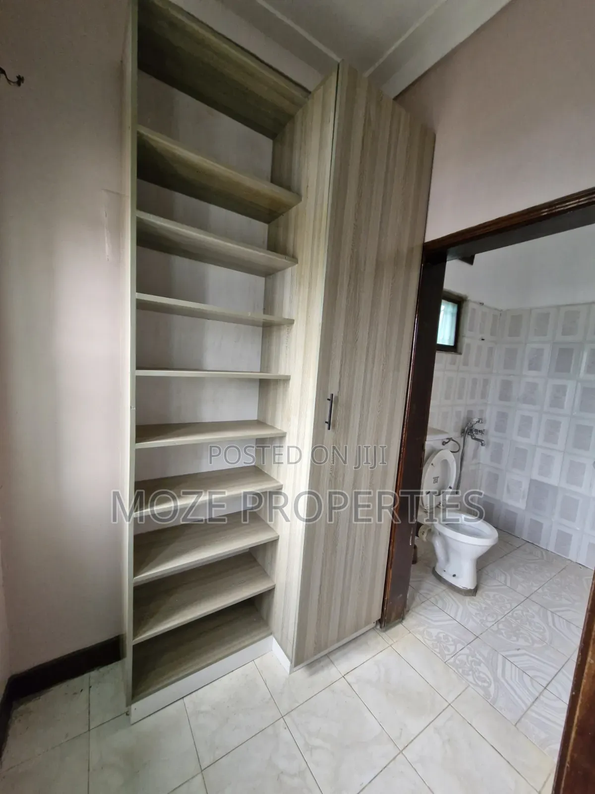 3bdrm Bungalow in Kyaliwajala Center., Central Division for rent