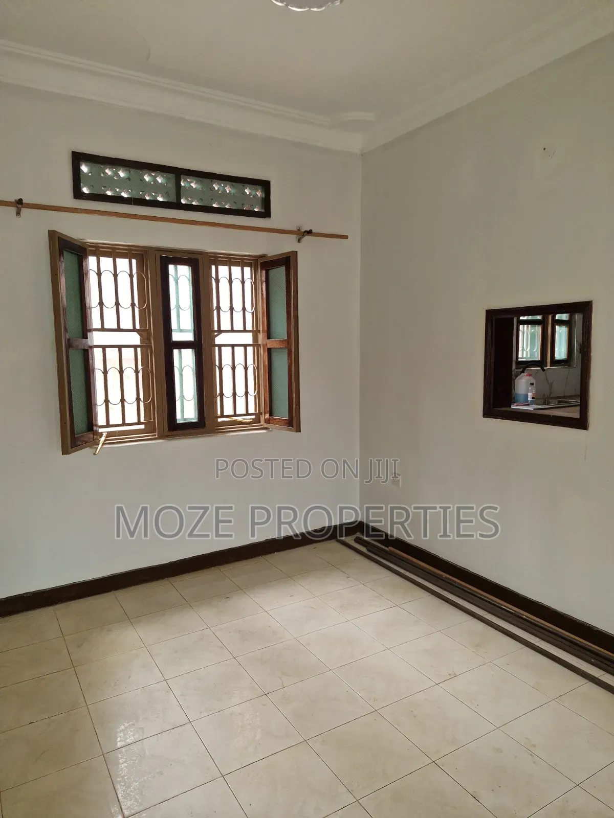 3bdrm Bungalow in Kyaliwajala Center., Central Division for rent
