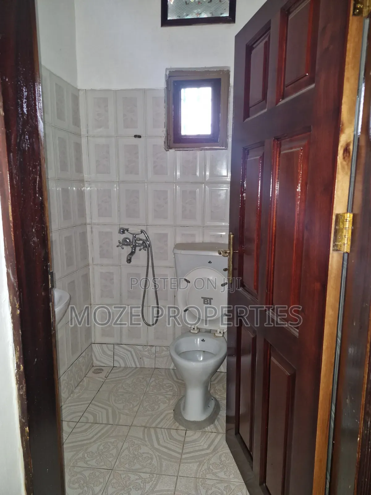 3bdrm Bungalow in Kyaliwajala Center., Central Division for rent