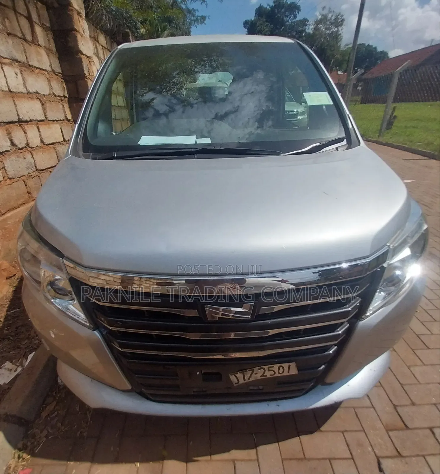 Toyota Noah 2.0 AWD (8 Seater) 2014 Silver