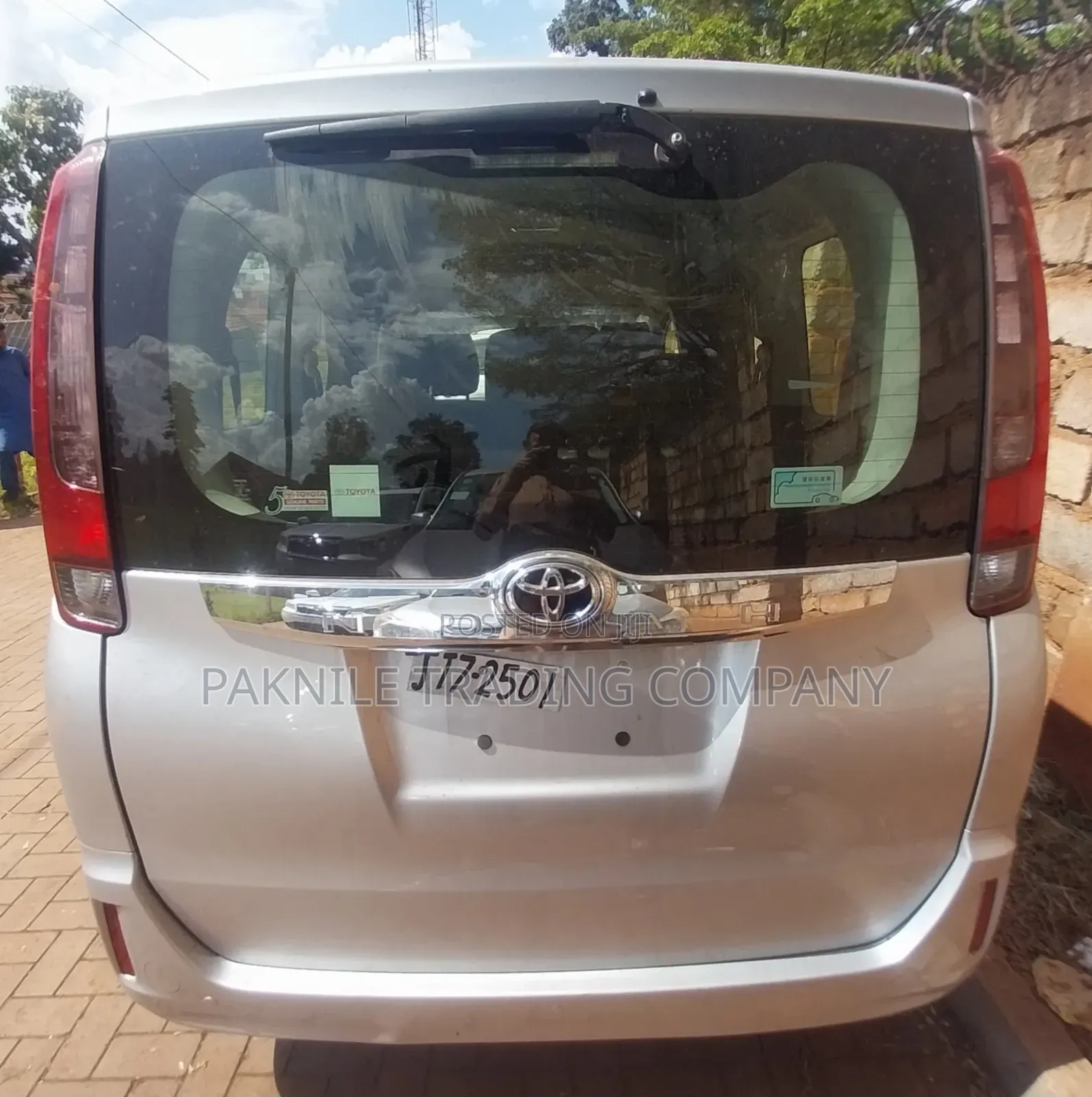 Toyota Noah 2.0 AWD (8 Seater) 2014 Silver