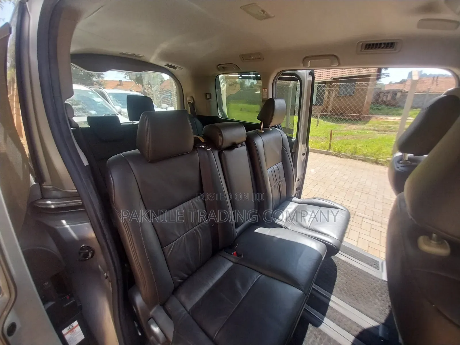 Toyota Noah 2.0 AWD (8 Seater) 2014 Silver