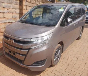 Toyota Noah 2.0 AWD (8 Seater) 2018 Gold