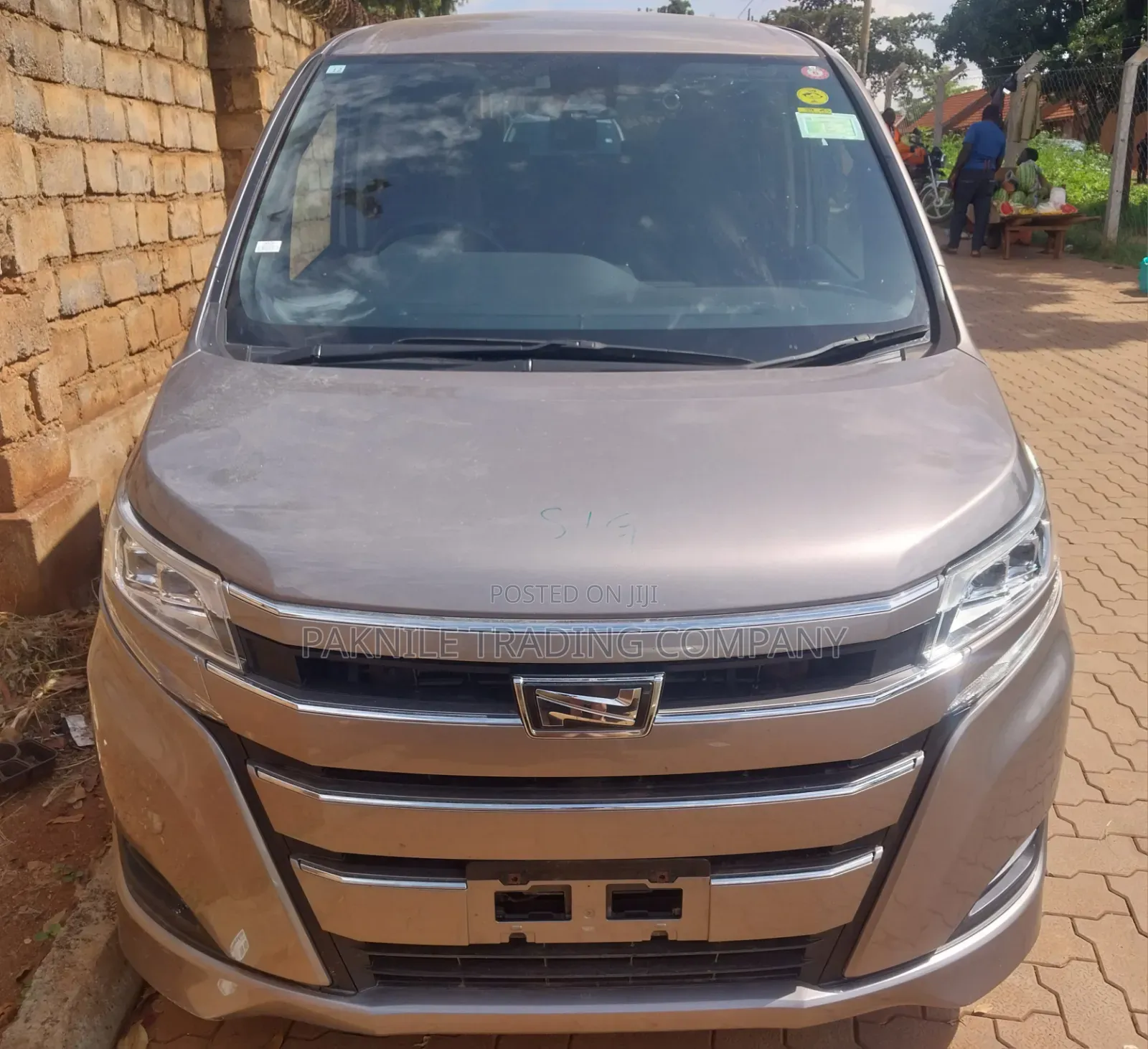 Toyota Noah 2.0 AWD (8 Seater) 2018 Gold