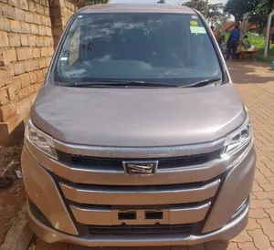 Toyota Noah 2.0 AWD (8 Seater) 2018 Gold