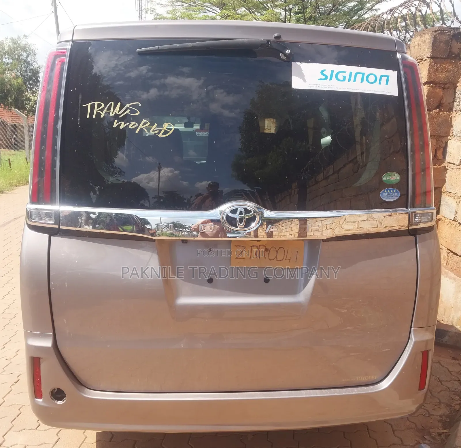 Toyota Noah 2.0 AWD (8 Seater) 2018 Gold