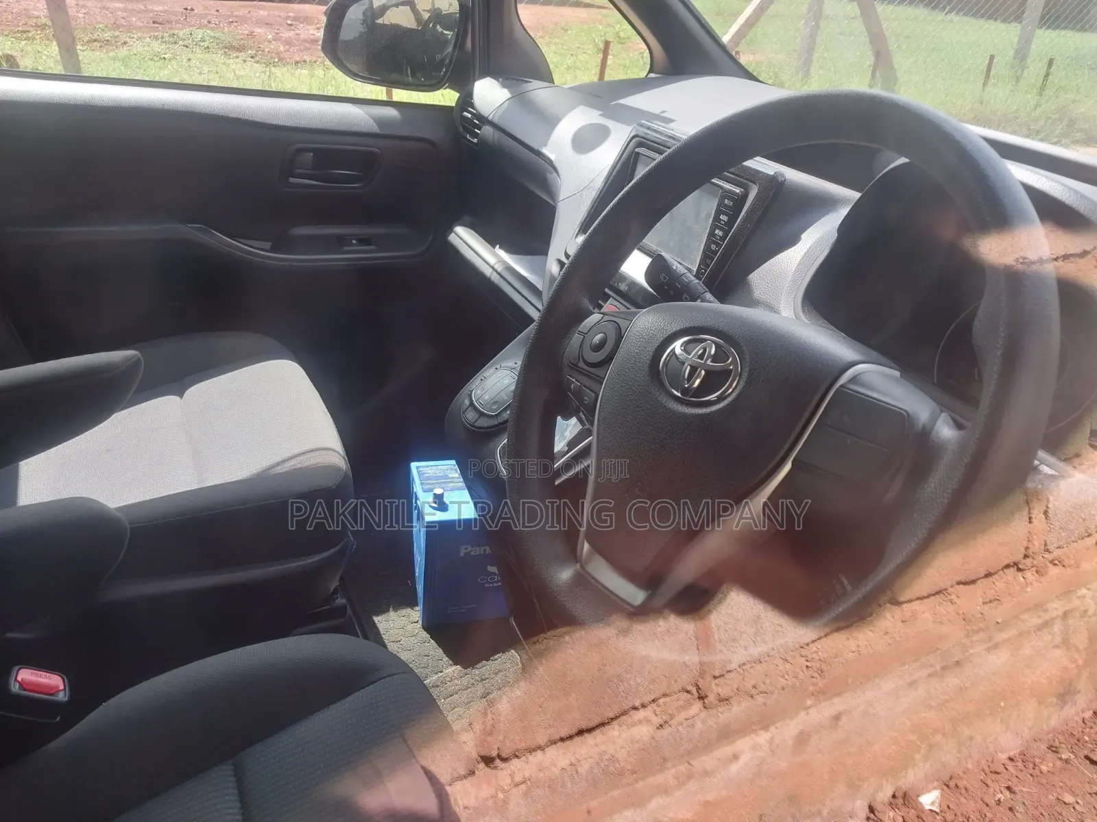 Toyota Noah 2.0 AWD (8 Seater) 2018 Gold