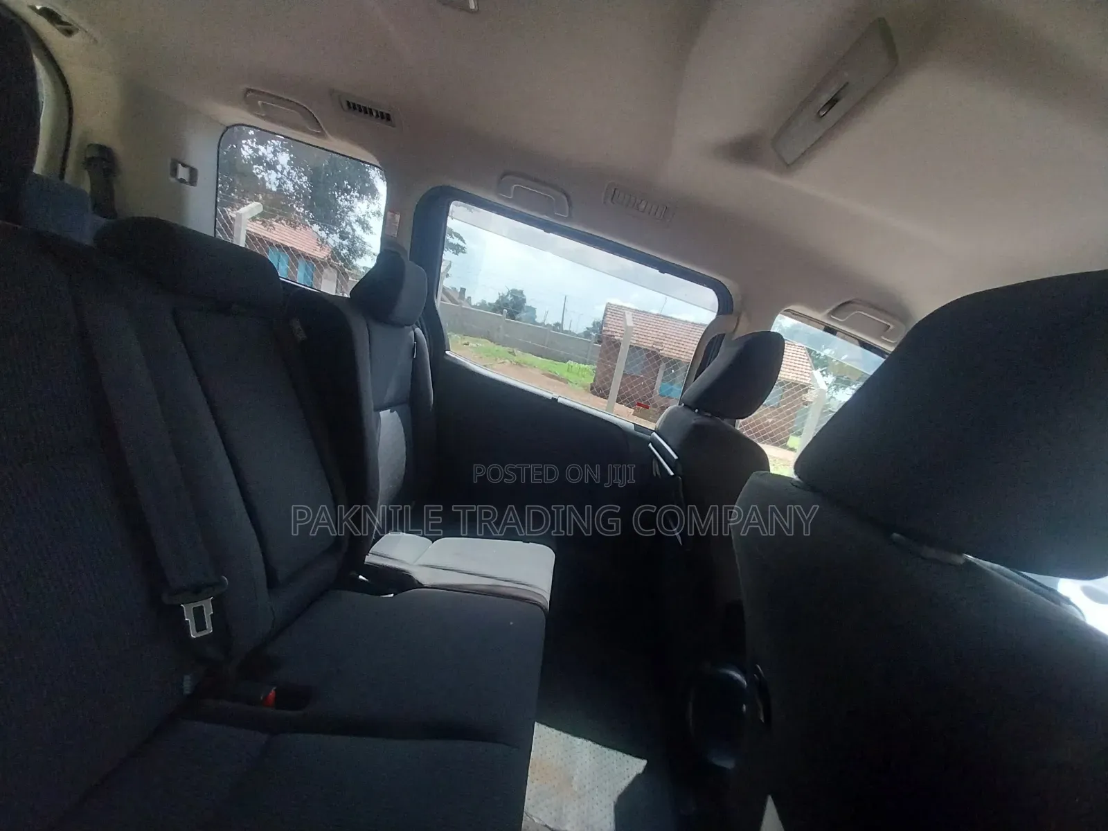 Toyota Noah 2.0 AWD (8 Seater) 2018 Gold