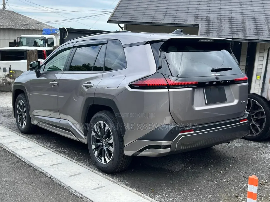 New Toyota RAV4 XLE Premium 2025 Silver