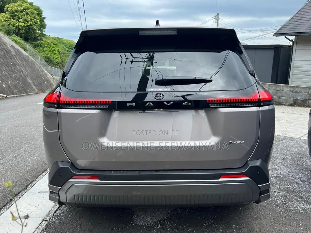 New Toyota RAV4 XLE Premium 2025 Silver