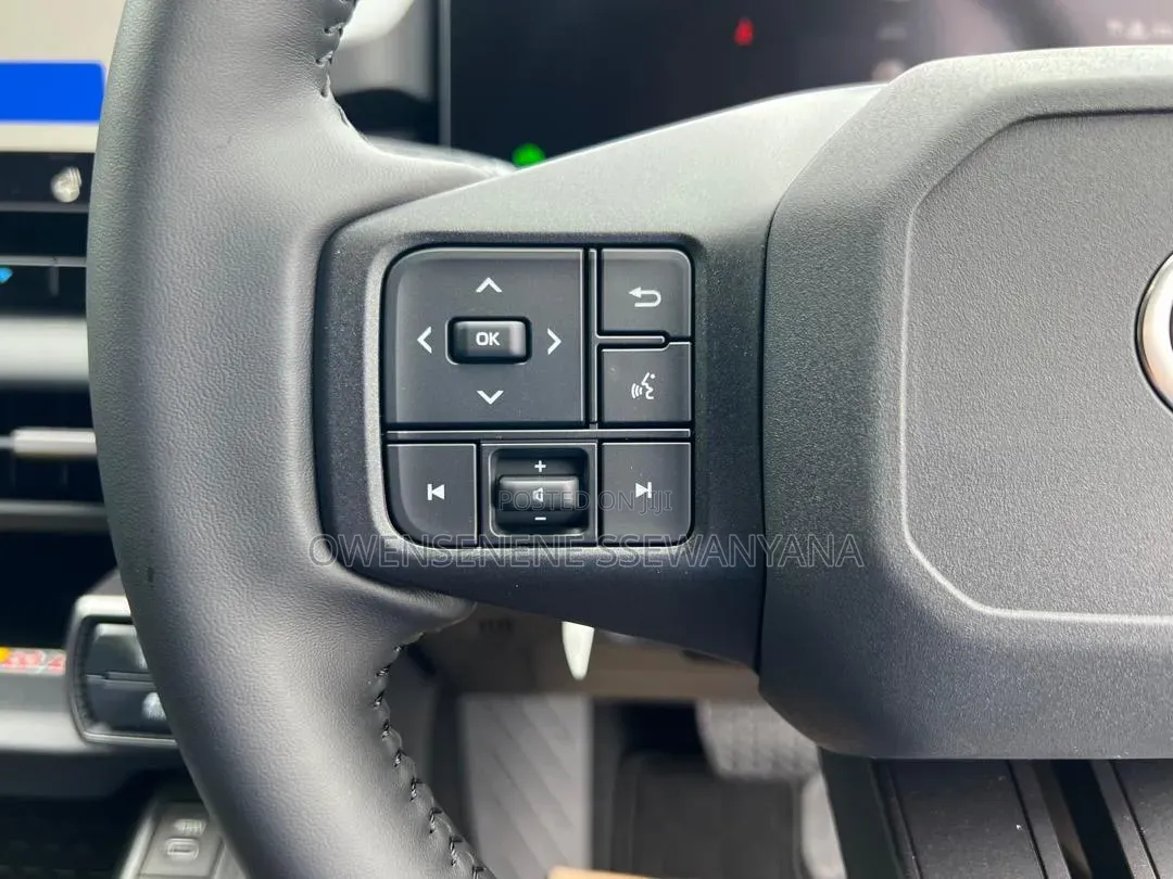 New Toyota RAV4 XLE Premium 2025 Silver