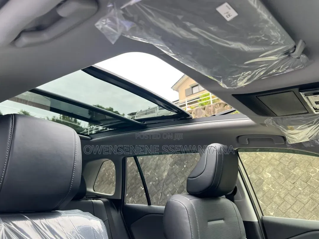 New Toyota RAV4 XLE Premium 2025 Silver