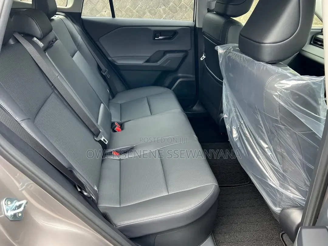 New Toyota RAV4 XLE Premium 2025 Silver