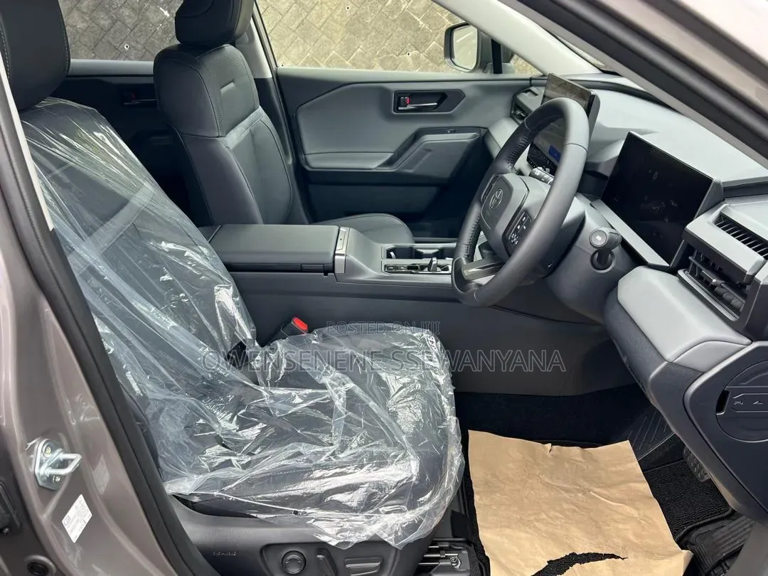 New Toyota RAV4 XLE Premium 2025 Silver