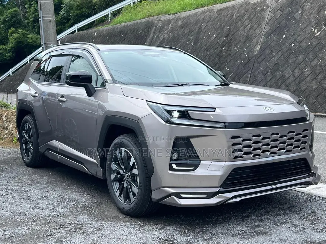 New Toyota RAV4 XLE Premium 2025 Silver