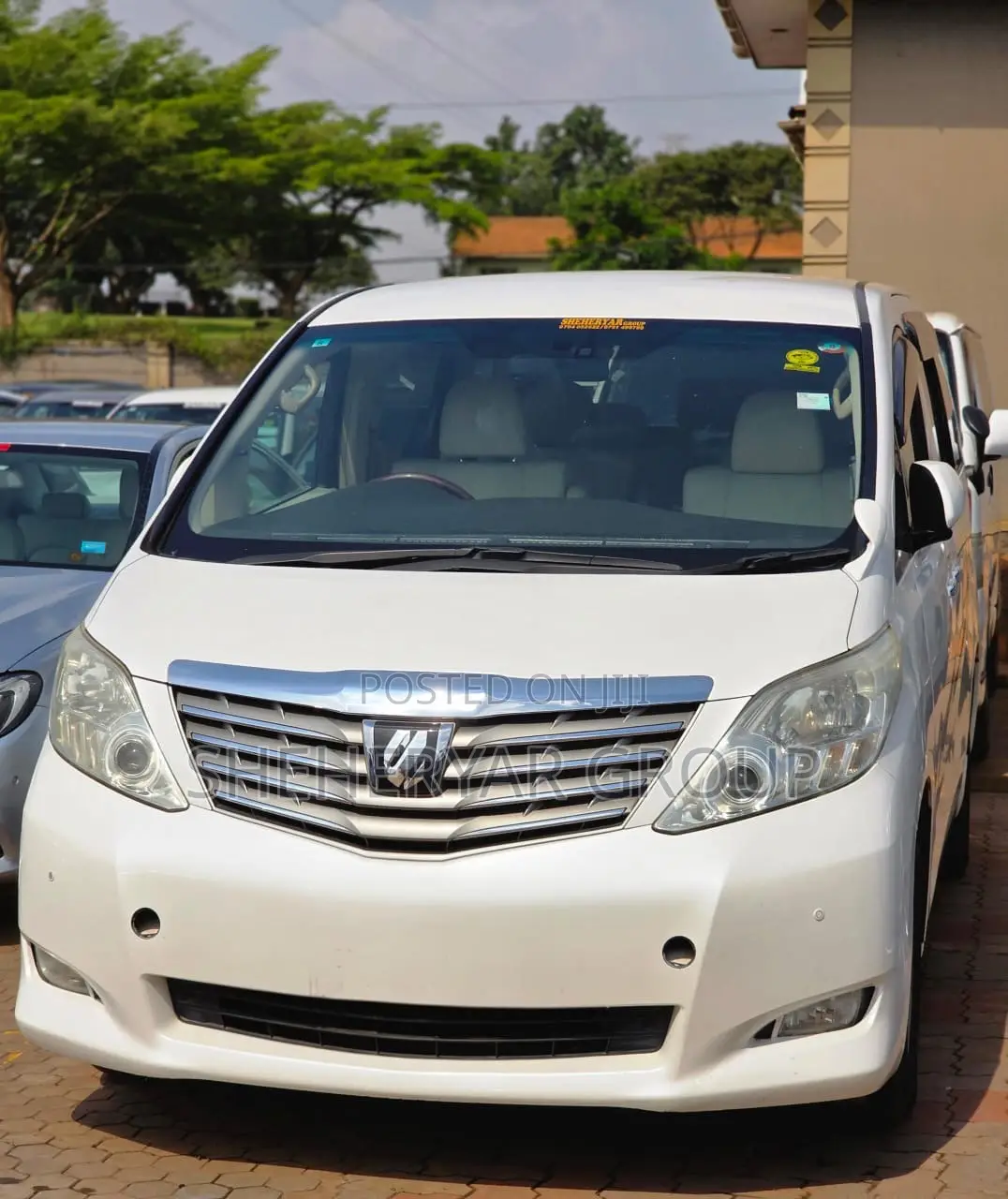 Toyota Alphard 2.4 Petrol AWD 2011 White