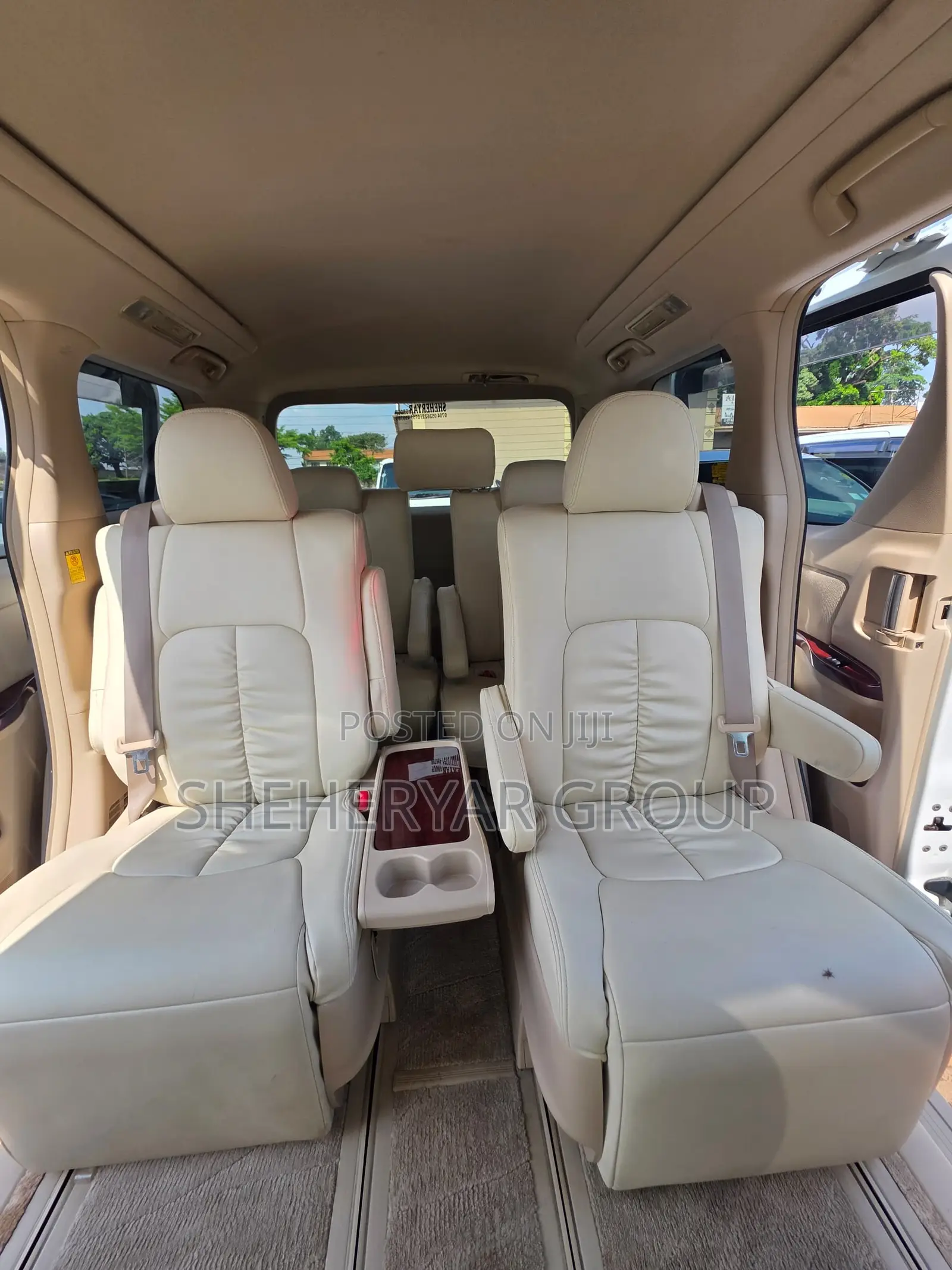 Toyota Alphard 2.4 Petrol AWD 2011 White