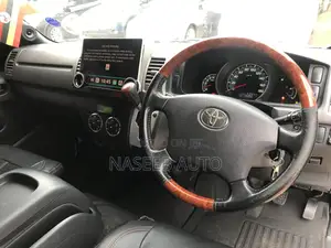 Toyota HiAce 2012 White