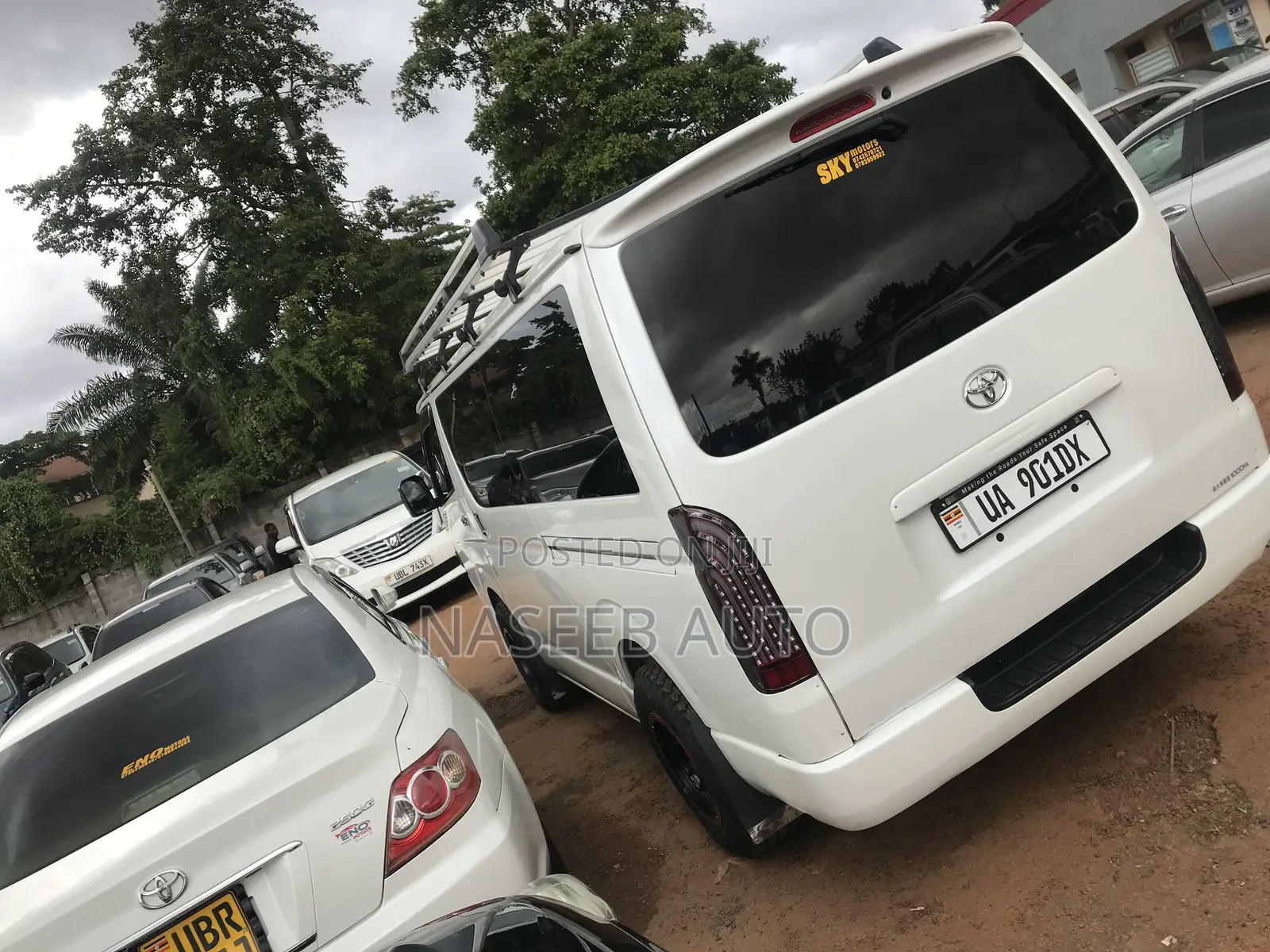 Toyota HiAce 2012 White