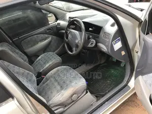 Toyota Raum 2000 Silver