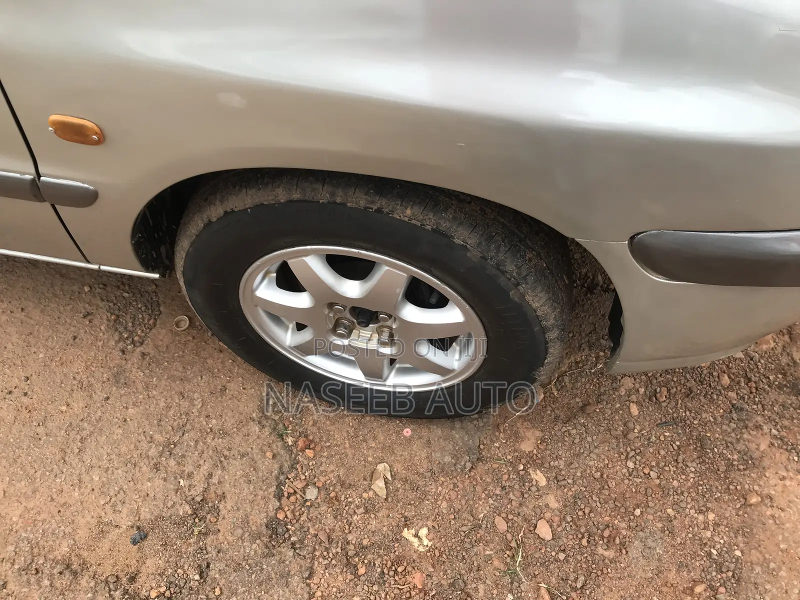 Toyota Raum 2000 Silver