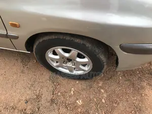 Toyota Raum 2000 Silver