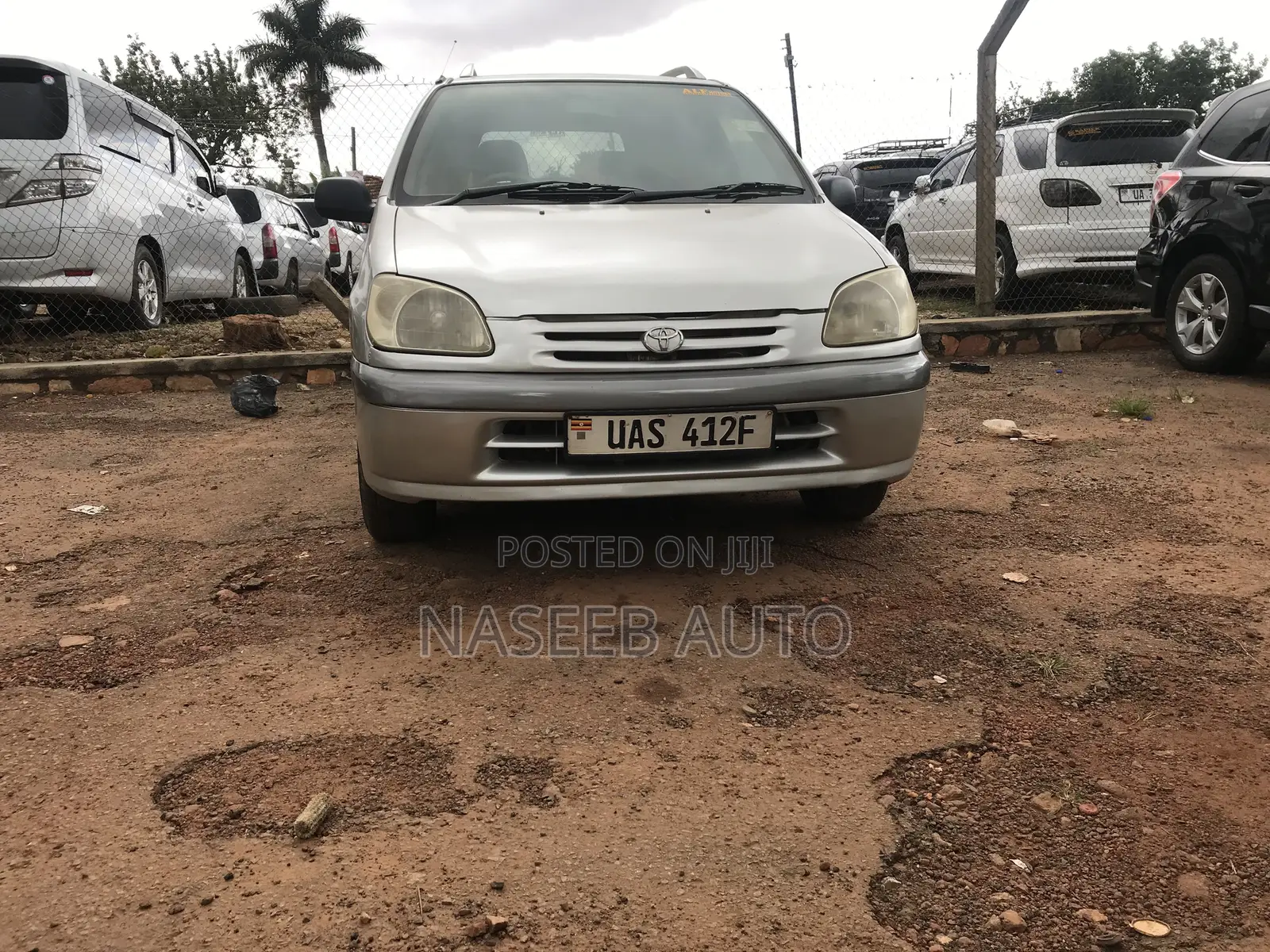 Toyota Raum 2000 Silver